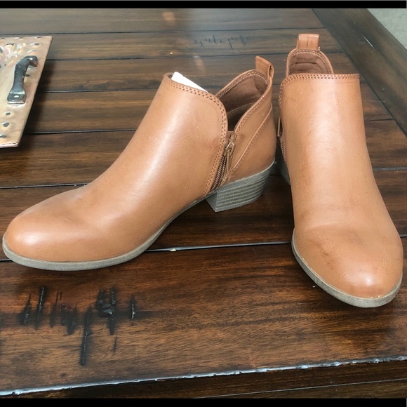 Little booties - Picture 2 of 3